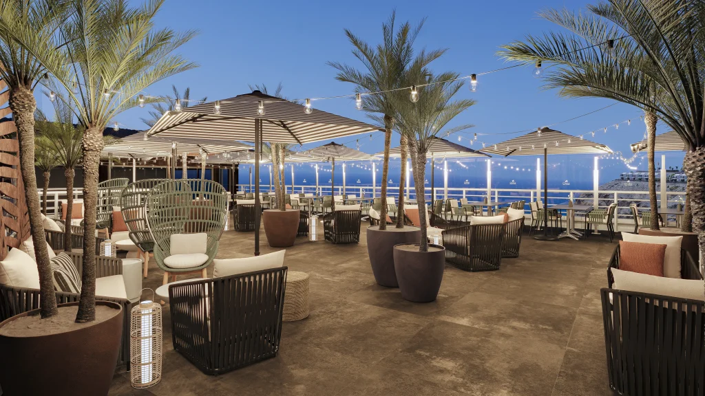 GALERIA DE INFOGRAFÍAS Render de terraza de hotel al atardecer con vistas al mar y palmeras